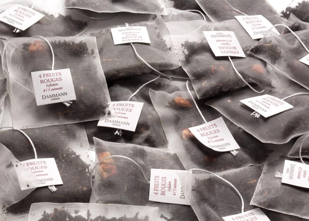 Dammann Frères cristal sachet close-up, fine mesh design releasing fruit aroma efficiently