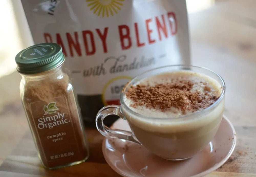 Close-up of Dandy Blend granules texture showing roasted roots and full-bodied appearance