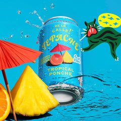 De La Calle poured glass with sparkling foam emphasizing lively carbonation