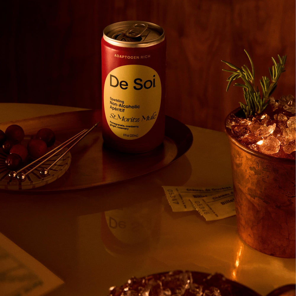 De Soi can held in hand to show scale and single-serve convenience