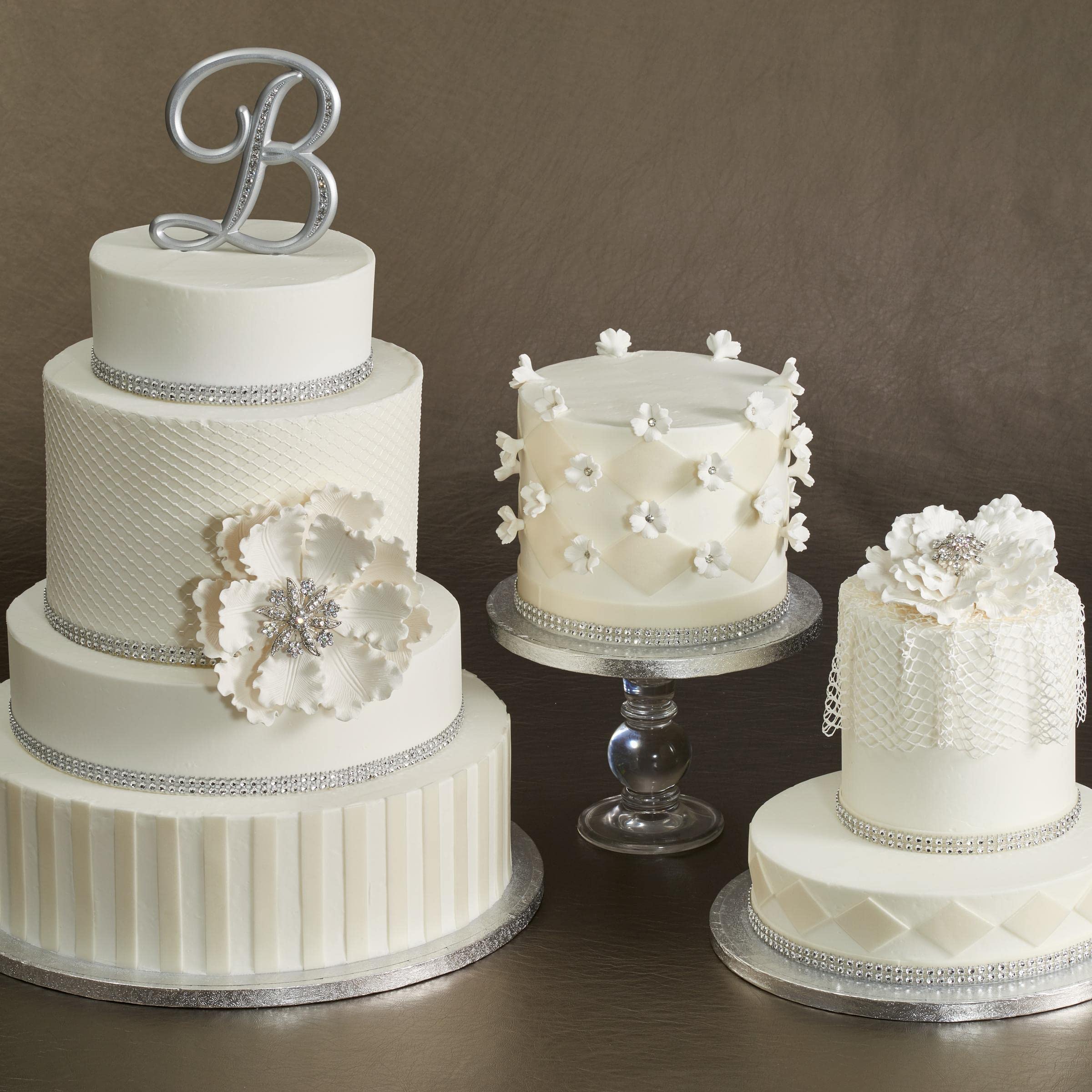 Styled dessert table featuring DecoPac Pearl Shimmer used for professional finishes