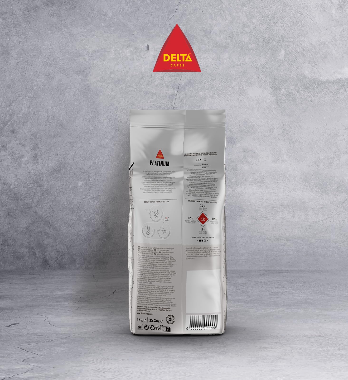 Delta Cafés beans on a scale illustrating bag size and bulk supply benefit