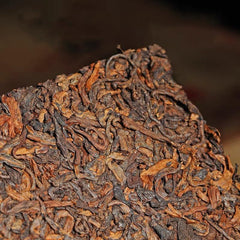 DIAN MAI HAO pressed-brick edge showing compacted leaves and long-term storage benefit