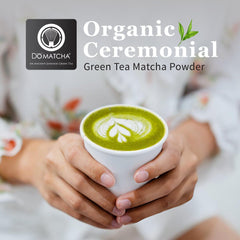 DoMatcha close-up of vibrant emerald matcha powder highlighting fine texture