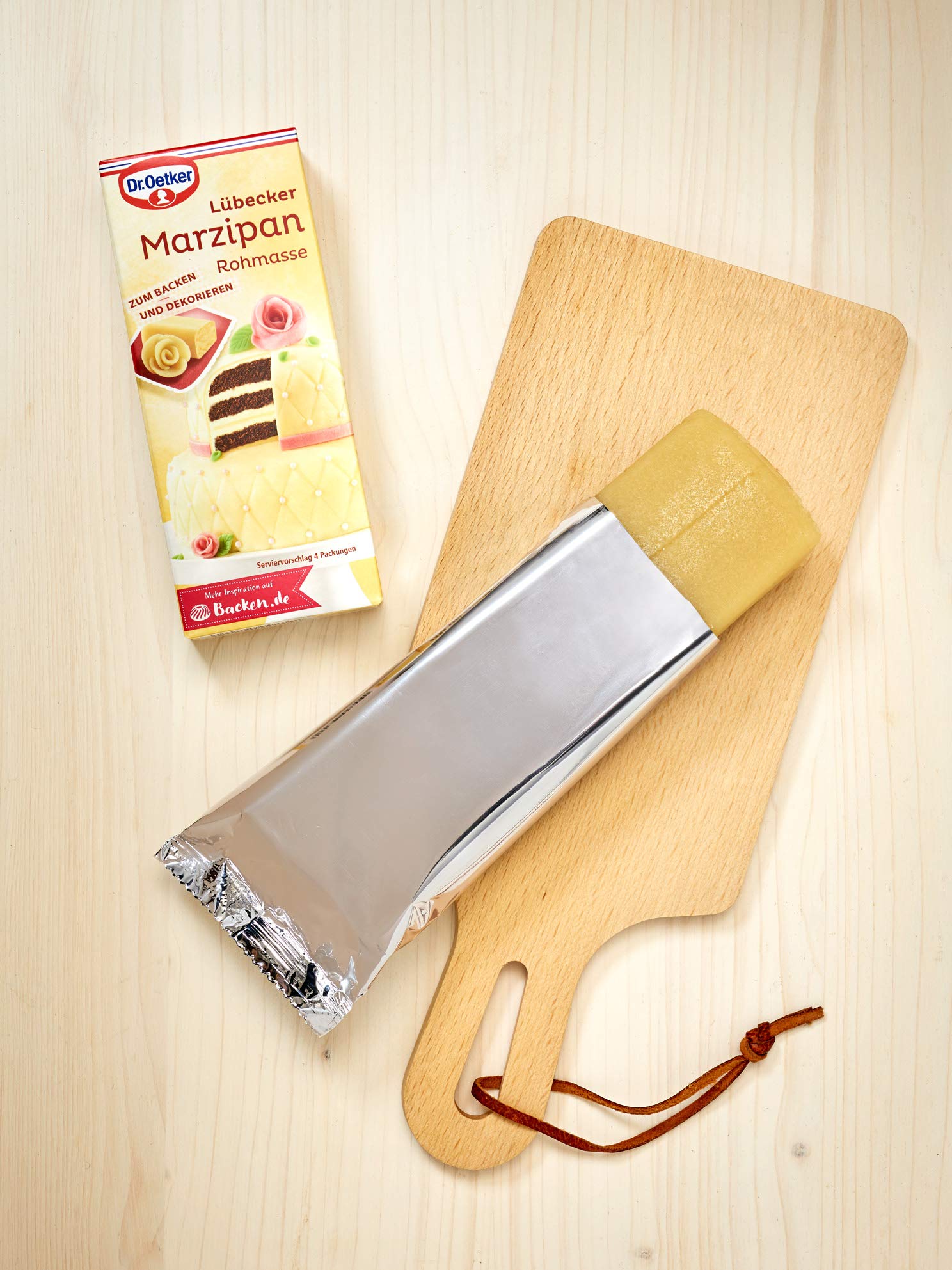 Dr. Oetker marzipan close-up texture showing smooth almond paste for clean finishes