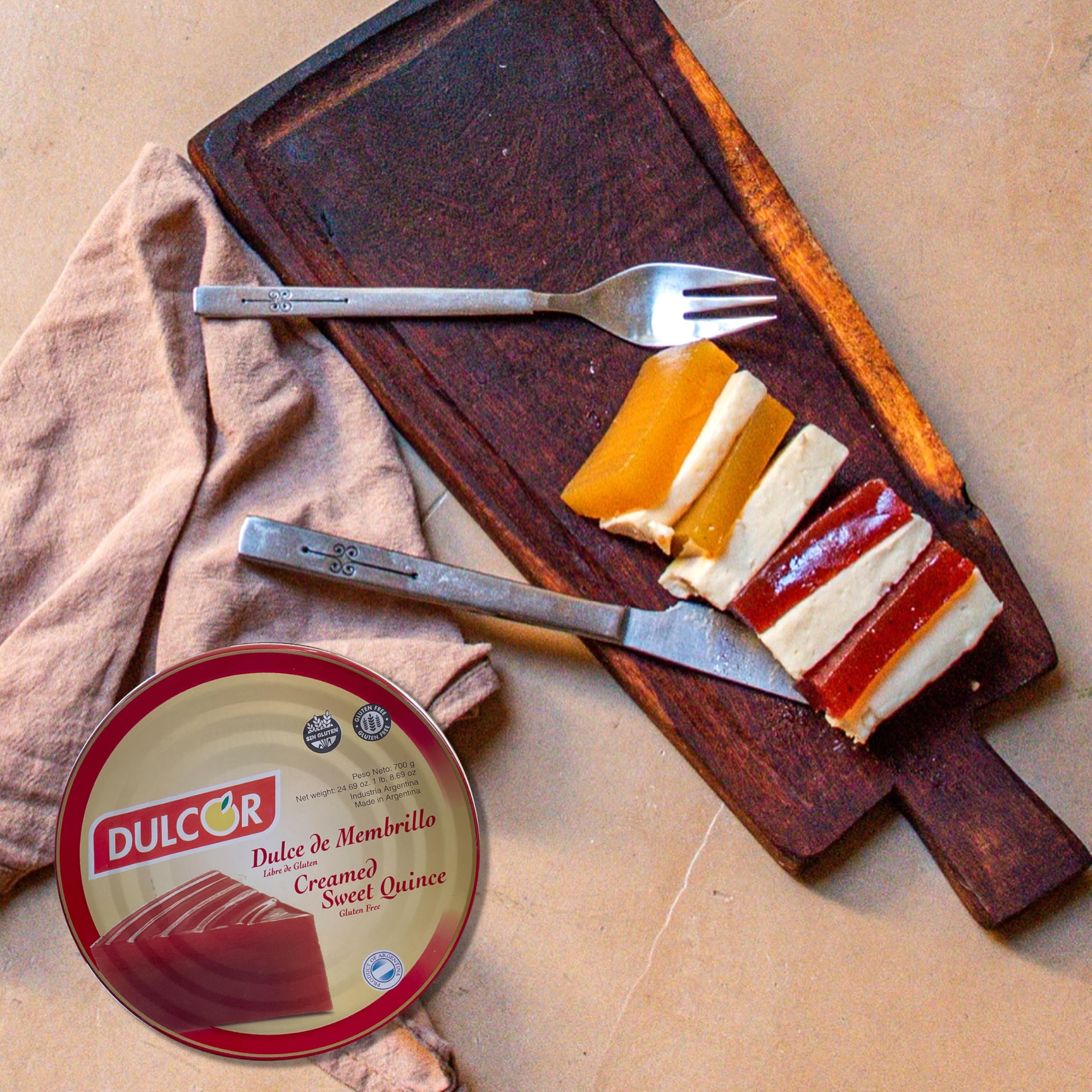 Dulcor close-up texture slice showing firm paste and smooth cut for presentation