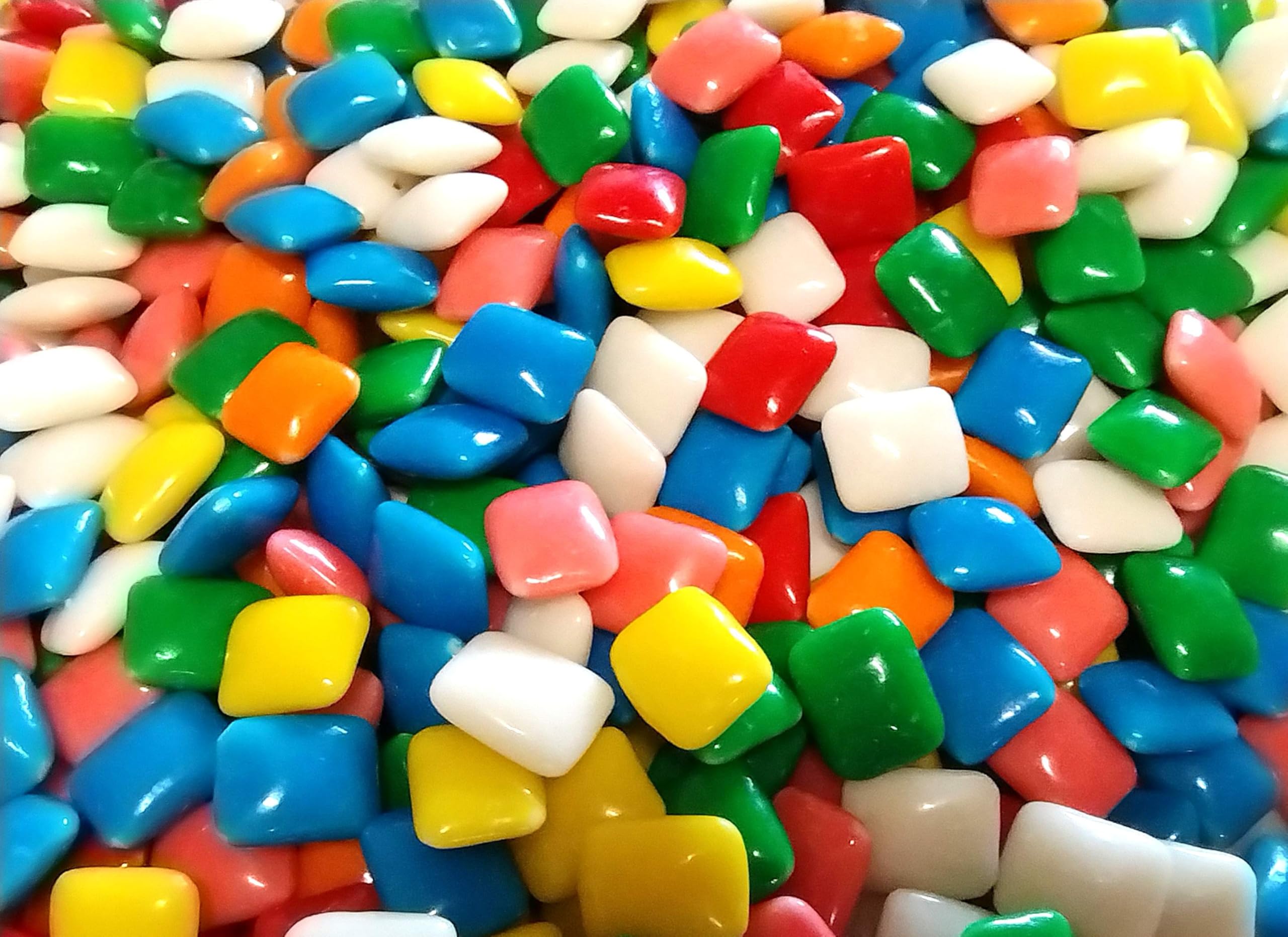 EMPORIUM candy dish filled with assorted tabs to attract guests and create visual appeal