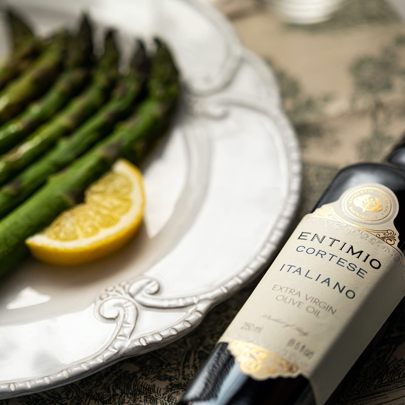 ENTIMIO bottles nestled in luxury box preserving freshness and presentation