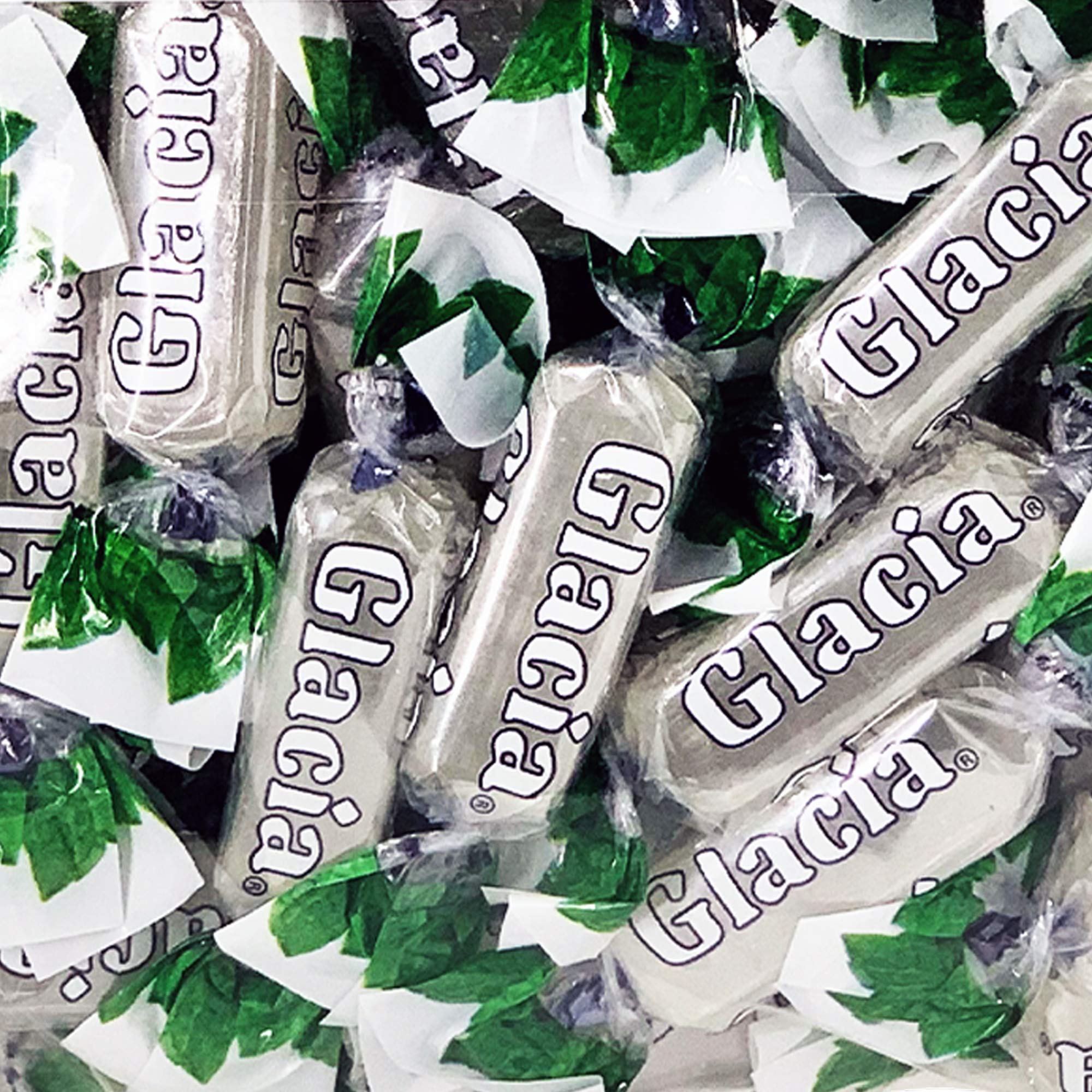 Fida Glacia close-up of a mint drop texture highlighting natural aroma and long-lasting flavor