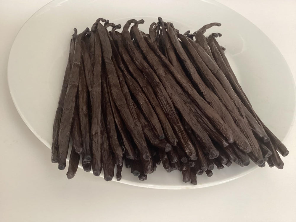FITNCLEAN vanilla beans staged with baked goods highlighting enhanced flavor in recipes