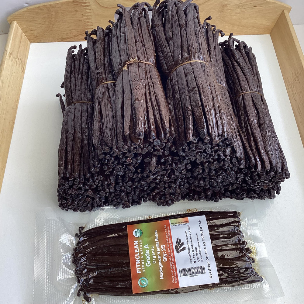FITNCLEAN vanilla pods styled with sugar and cream highlighting culinary use for desserts