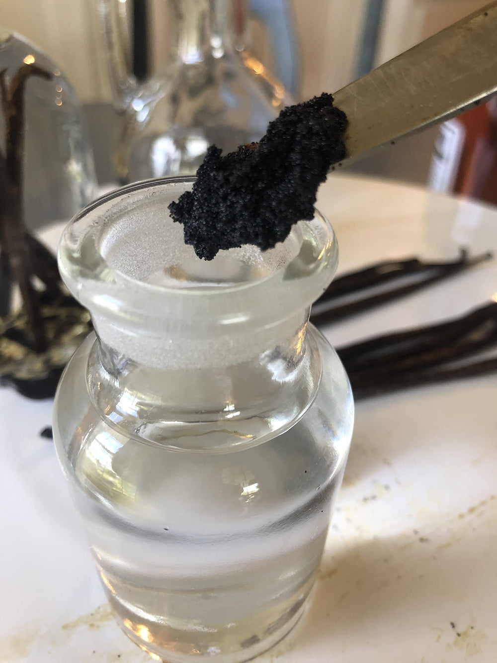 FITNCLEAN vanilla pods beside a ruler showing 6–7.5 inch size and consistent grading