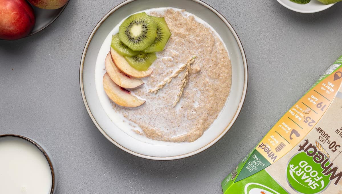 Breakfast countertop with FutureLife Vanilla, milk and fruit for family ready meals