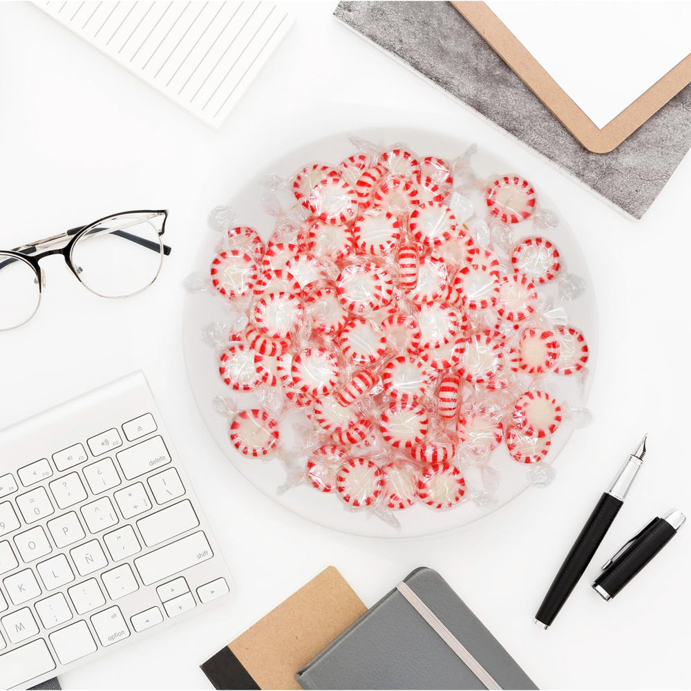 GEEOOLLAH candy dish filled with mints to demonstrate easy guest access