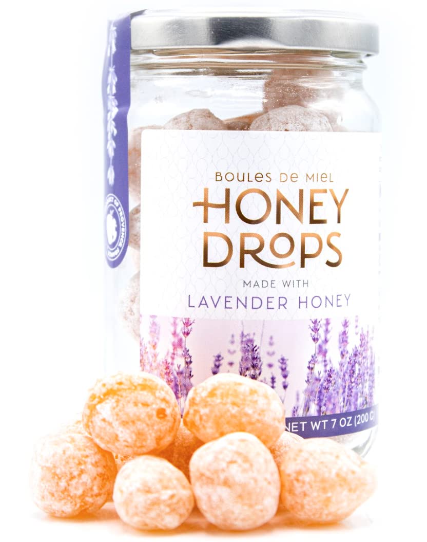 Gourmanity powdered-sugar surface close-up emphasizing delicate finish and refined mouthfeel