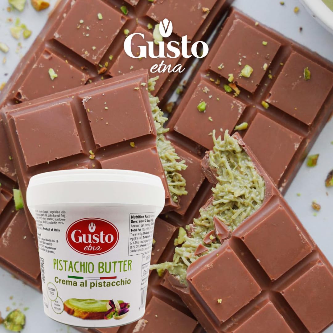 GUSTO ETNA scoop from tub demonstrates easy portioning and consistent creaminess