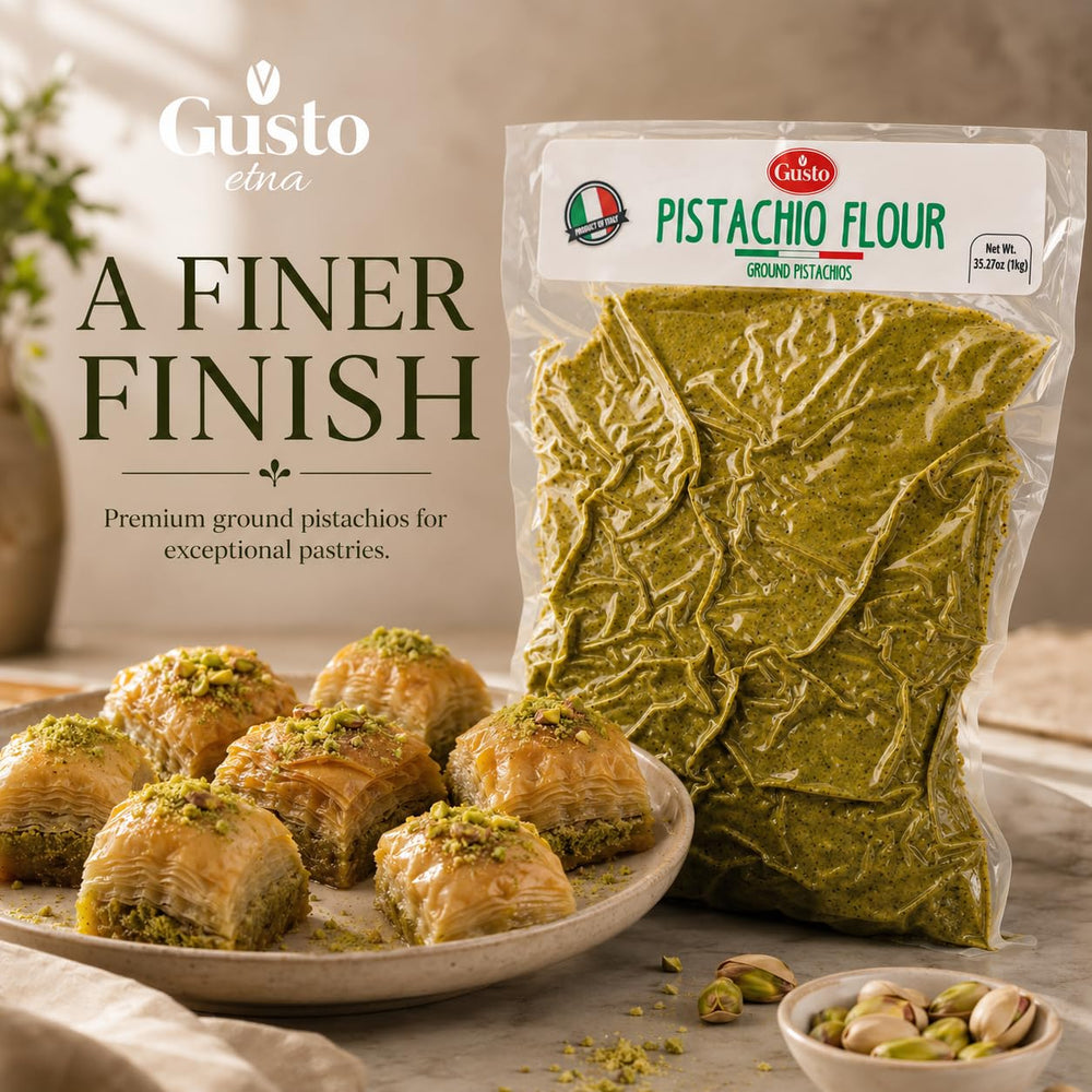 GUSTO ETNA bag next to hand for size comparison emphasizing generous 1 kg supply