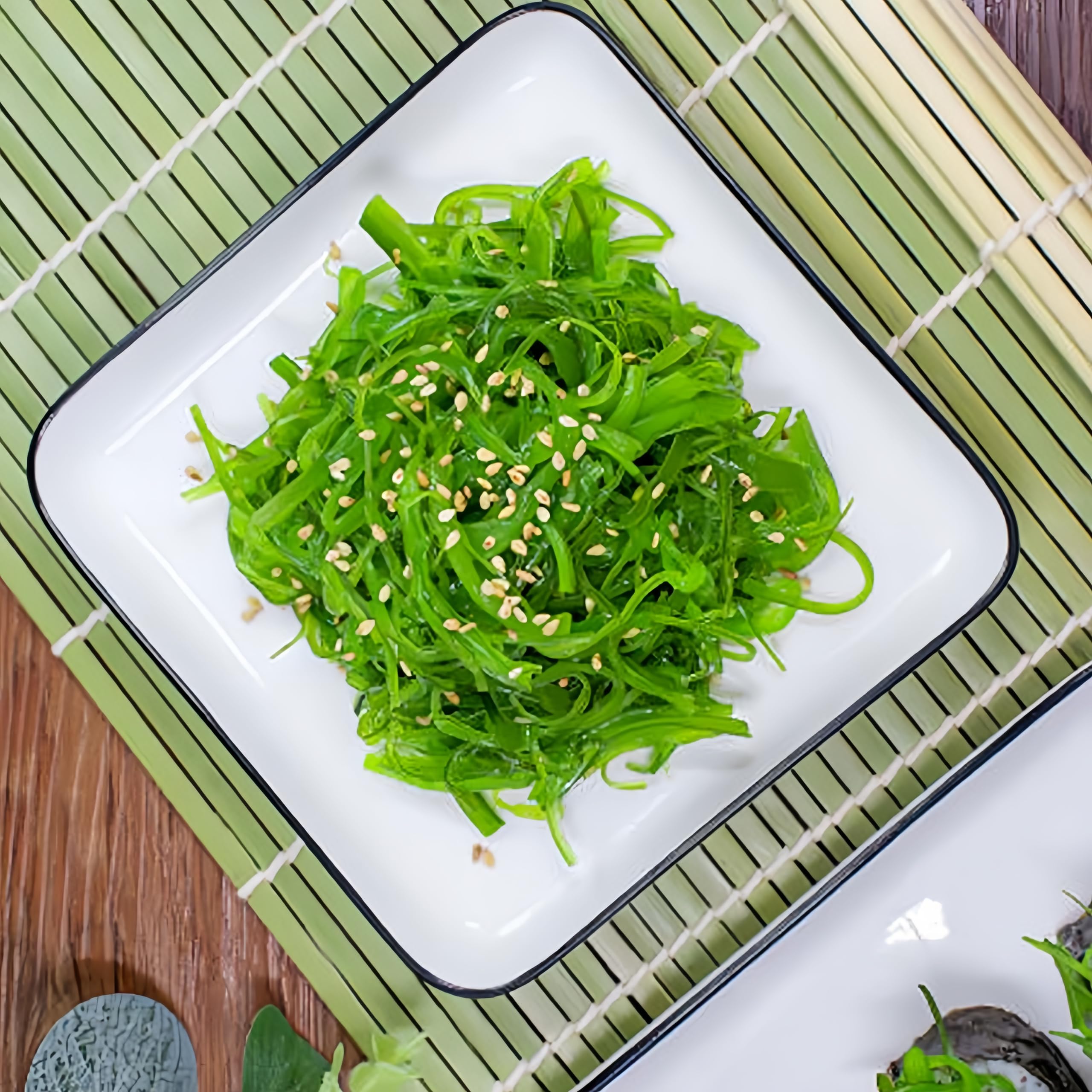 GXXDMZAQ seaweed salad served on sushi bowl adding flavor and visual contrast