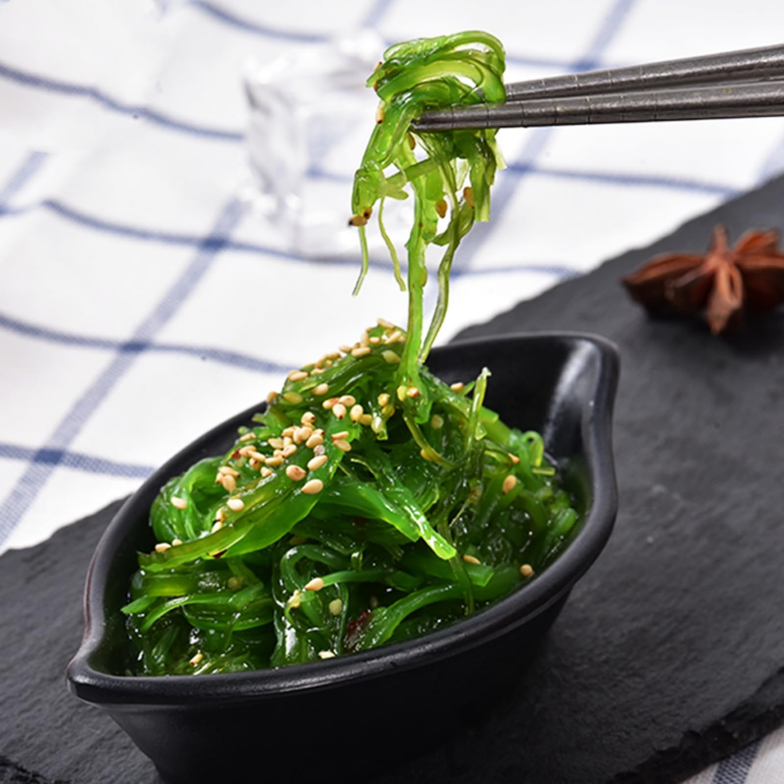 GXXDMZAQ wakame topping on poke bowl adding color and crunch
