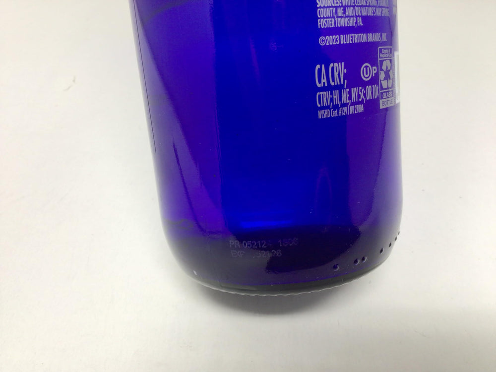 HABP GLOBAL Saratoga bottle in use on a dinner table demonstrating elegant serving and refreshment