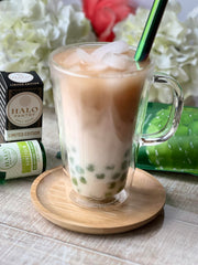 HALO PANTRY pouring extract close-up to show clear texture and easy mixing benefit