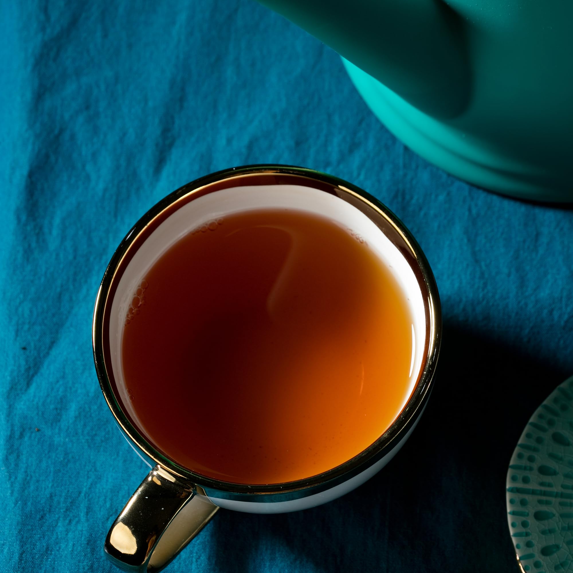 Harney & Sons brewed cup of Earl Grey Supreme with clear amber color and aroma