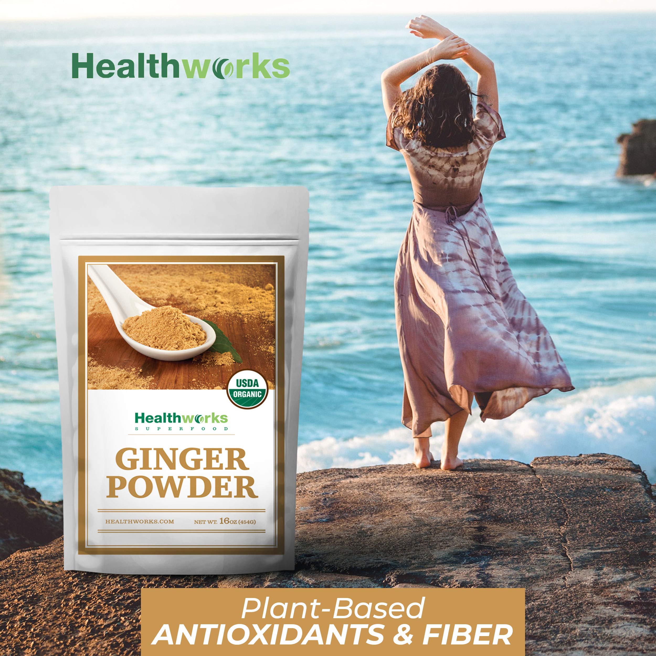 Healthworks Superfoods ginger powder pouring into a smoothie glass demonstrating quick blendability