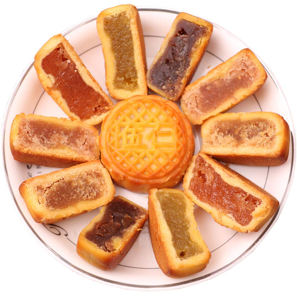 HELENOU666 close-up of mooncake cross-section revealing filling texture and appeal