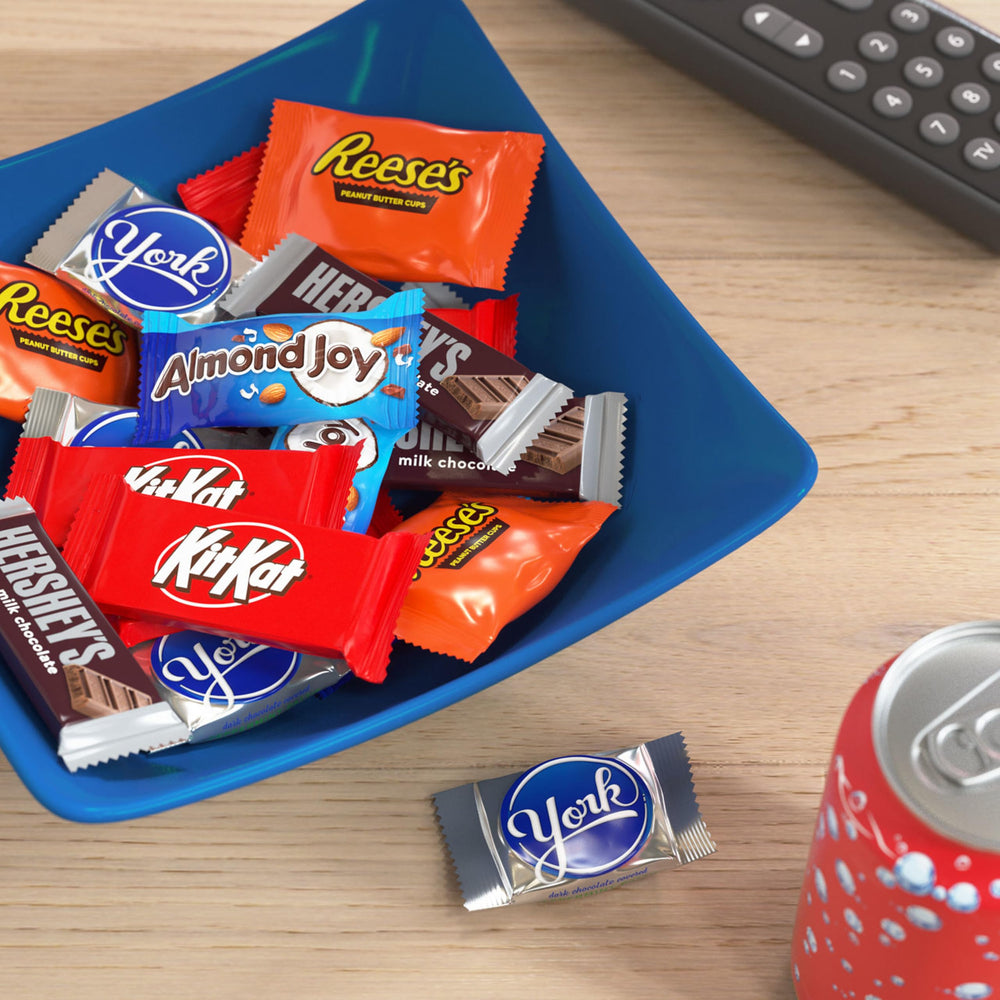 Product label and ingredient panel on HERSHEY'S bag offering clear information for shoppers