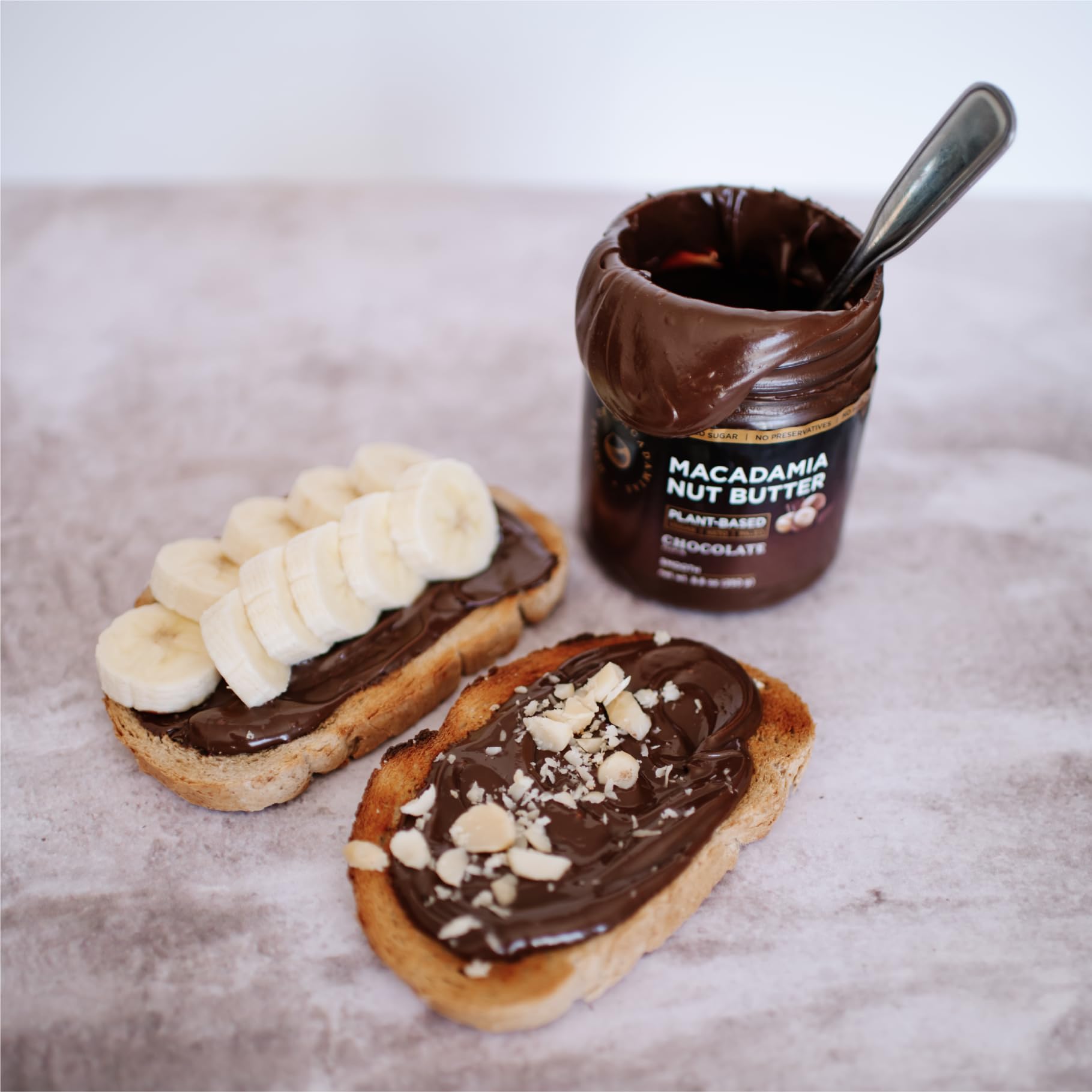 House of Macadamias label closeup illustrating no added sugar and no palm oil benefit