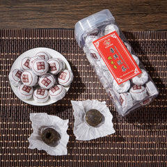 HUAYING airtight jar close-up keeping mini cakes fresh and easy to store