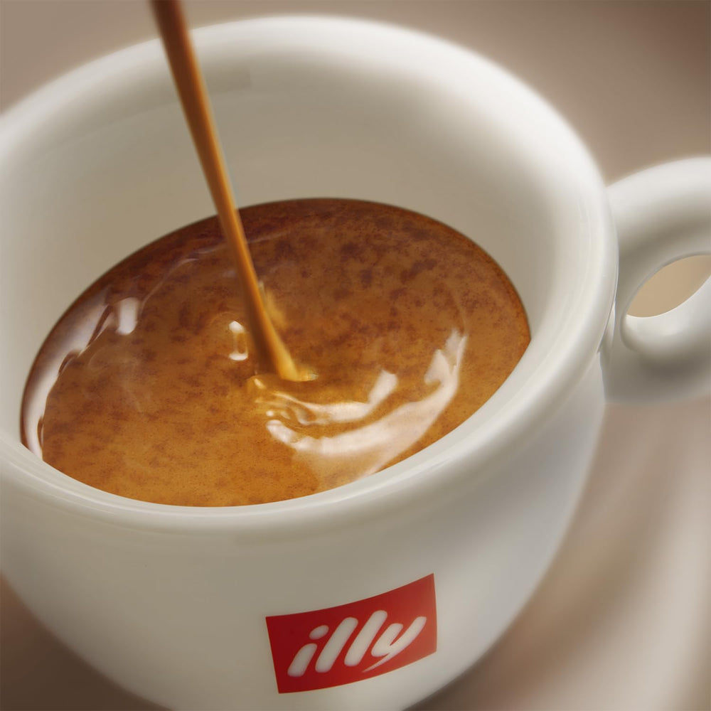 illy Classico side label close-up with roast and origin details, highlights traceability