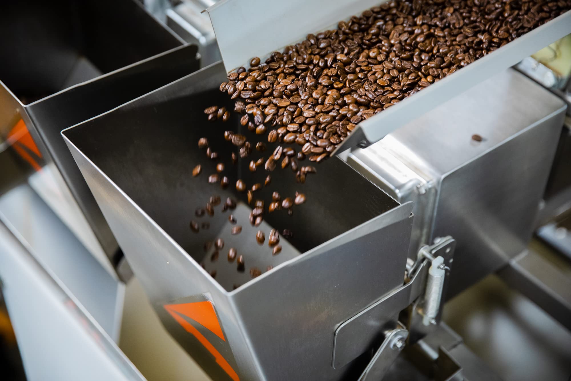 Brewing pour-over with Independence Coffee Co. Tex-a de Olla emphasizing aromatic extraction