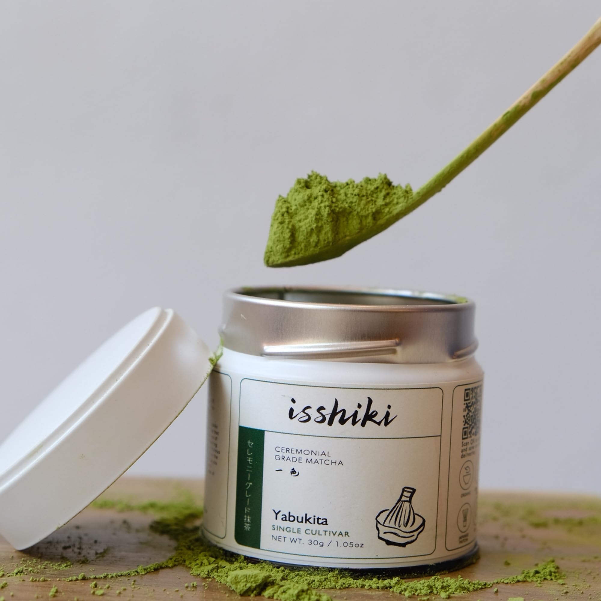 Isshiki matcha powder close-up texture showing fine grind for smooth froth