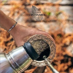Itapuã Centenaria being poured into a mate gourd demonstrating ready-to-drink ritual