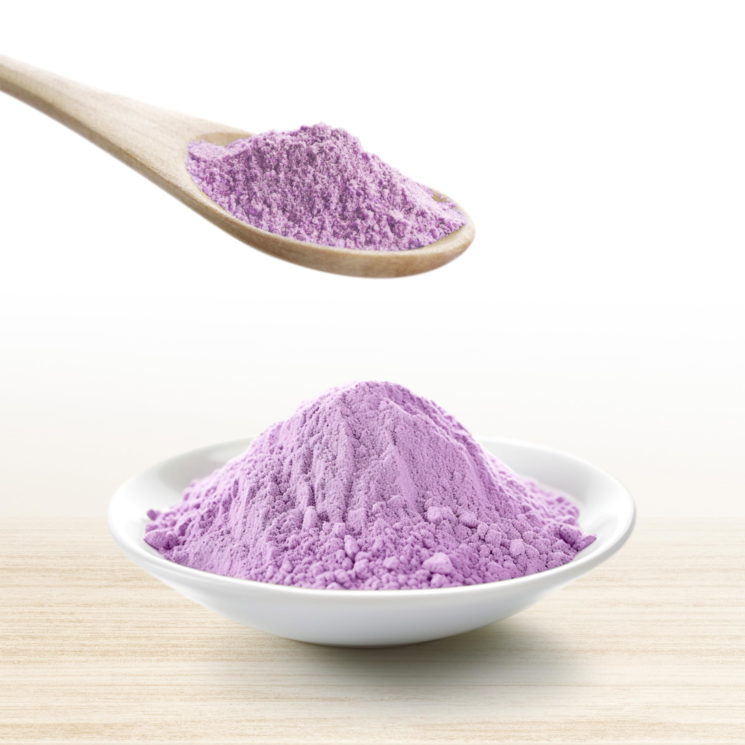 J WAY powder measured with scoop next to glass, indicates easy portioning