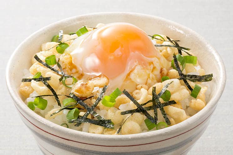 JAPANESE SAKURA OTAKU close-up of tenkasu flakes texture, highlights crisp crunchy bite
