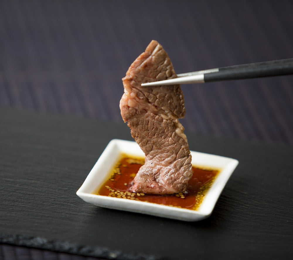 叙々苑 used on grilled steak plating demonstrating rich glaze and flavor boost