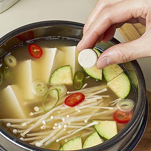 Jwellfood tablets held in hand showing portion size and easy measuring