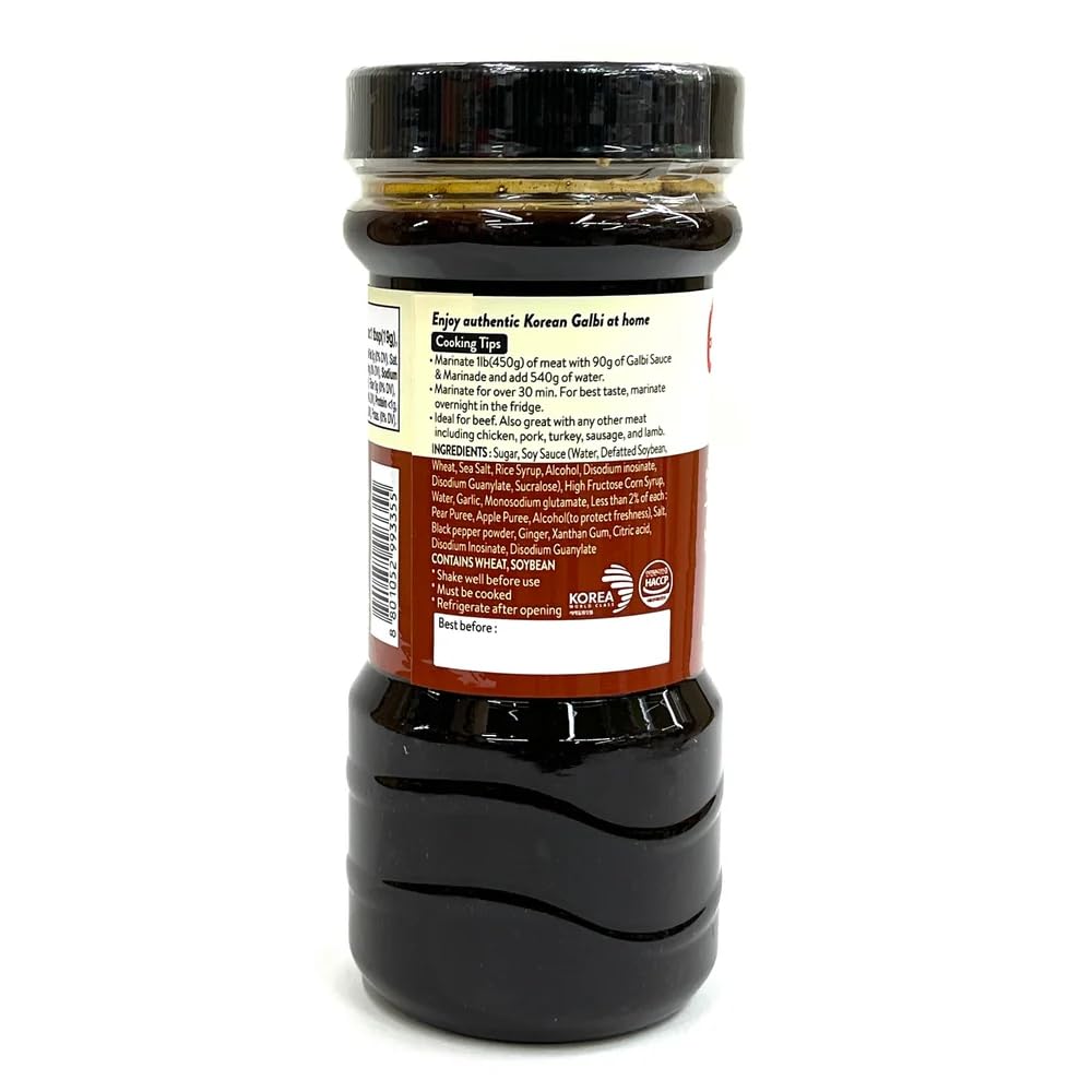 K FOOD KOREAN FOOD O'Food bottle next to common items to show 840g scale