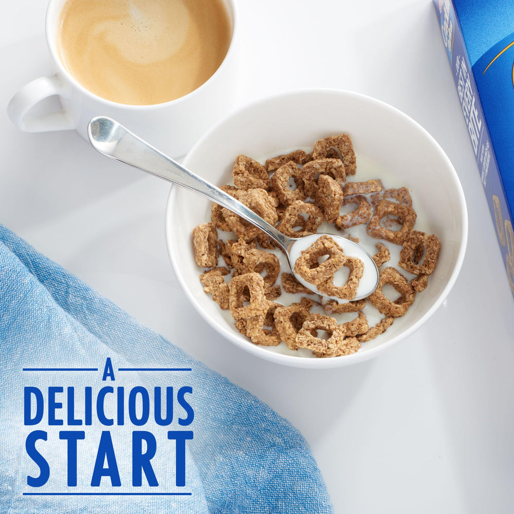 Kellogg's Cracklin' Oat Bran close-up of crunchy clusters highlighting toasted texture