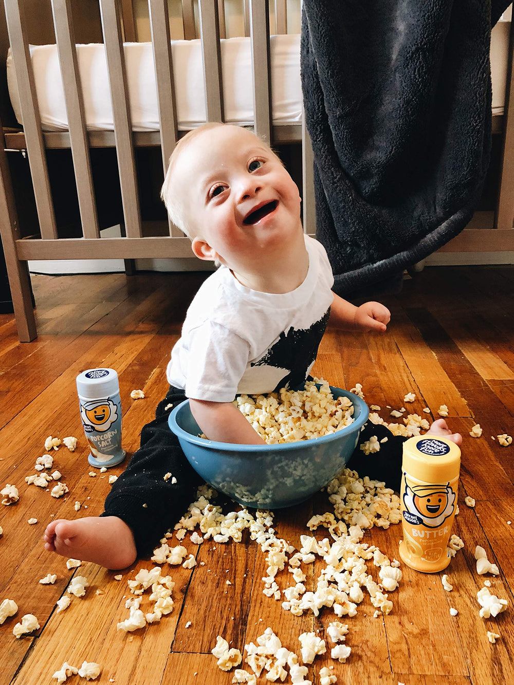 Kernel Season's shaker top detail highlighting easy-dispense cap for mess-free seasoning