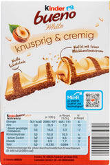 Kinder Bueno White close-up of wafer and hazelnut cream textures highlighting crunchy and creamy contrast
