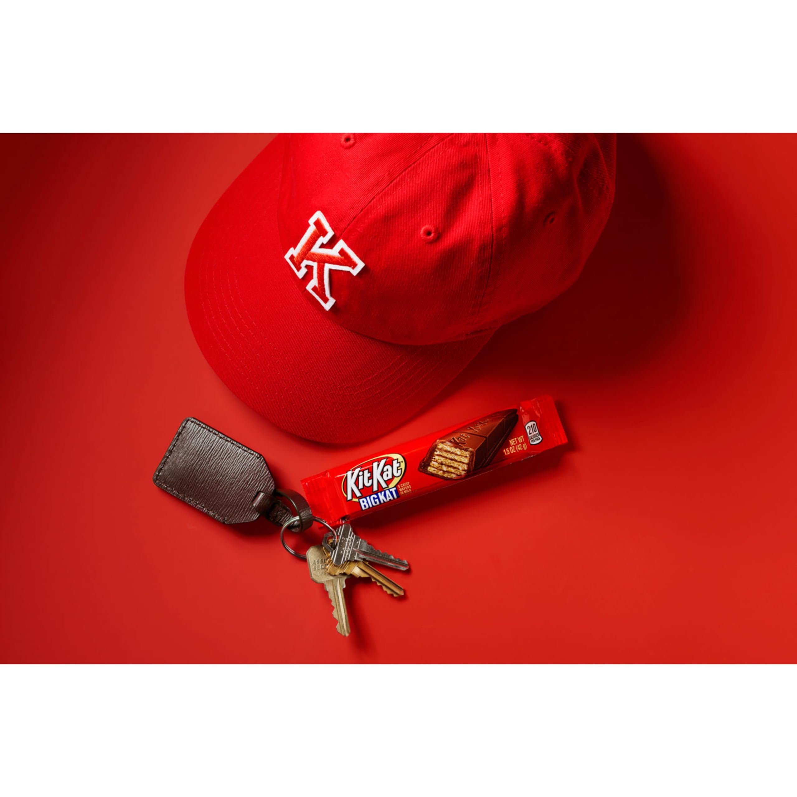 Kit Kat BIG KAT snapped section highlighting the satisfying crunch and texture