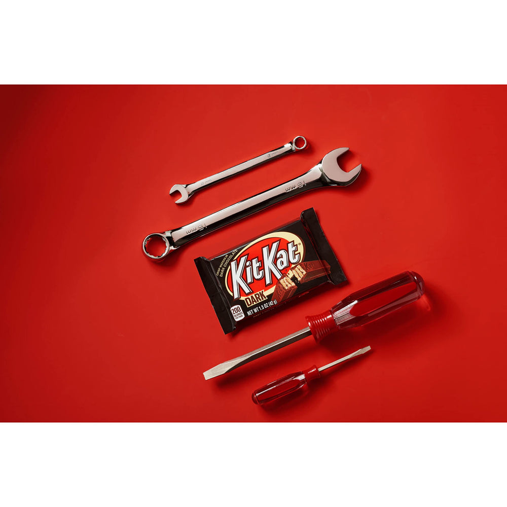 Kit Kat BIG KAT next to ruler showing 1.5 oz size for portion clarity