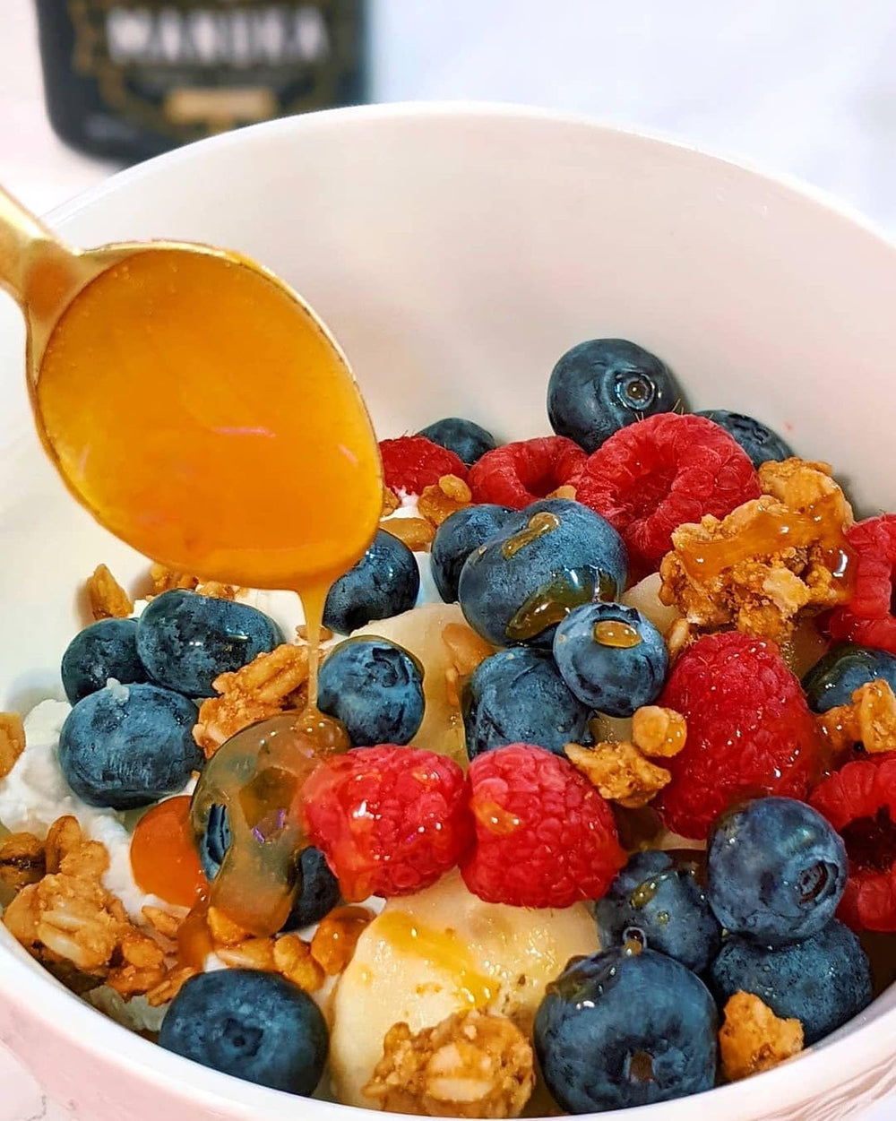 Kiva manuka honey in a breakfast scene demonstrating natural flavor and versatility