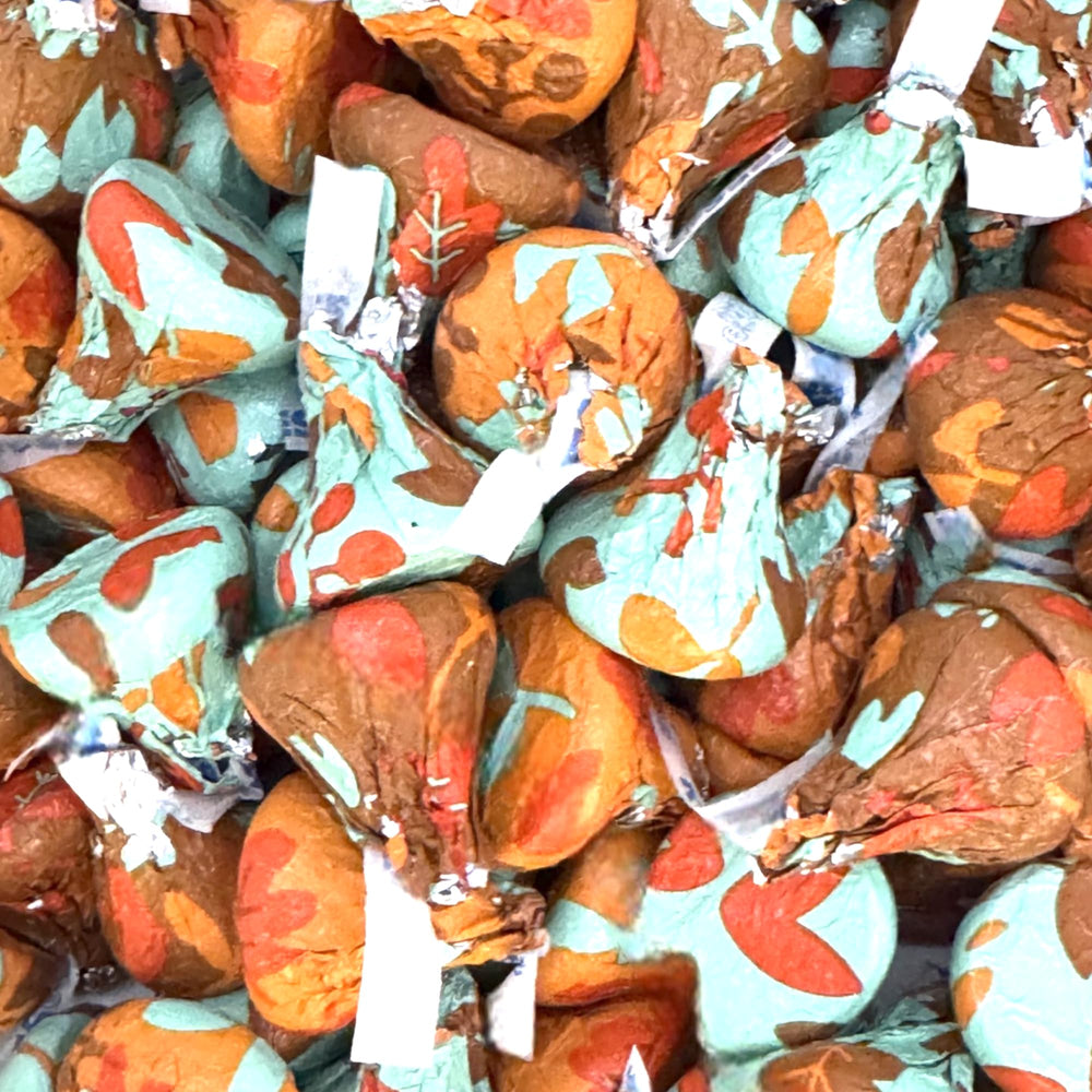 KLUB BULK close-up of multi-color foil-wrapped milk chocolate highlighting individual freshness and shine