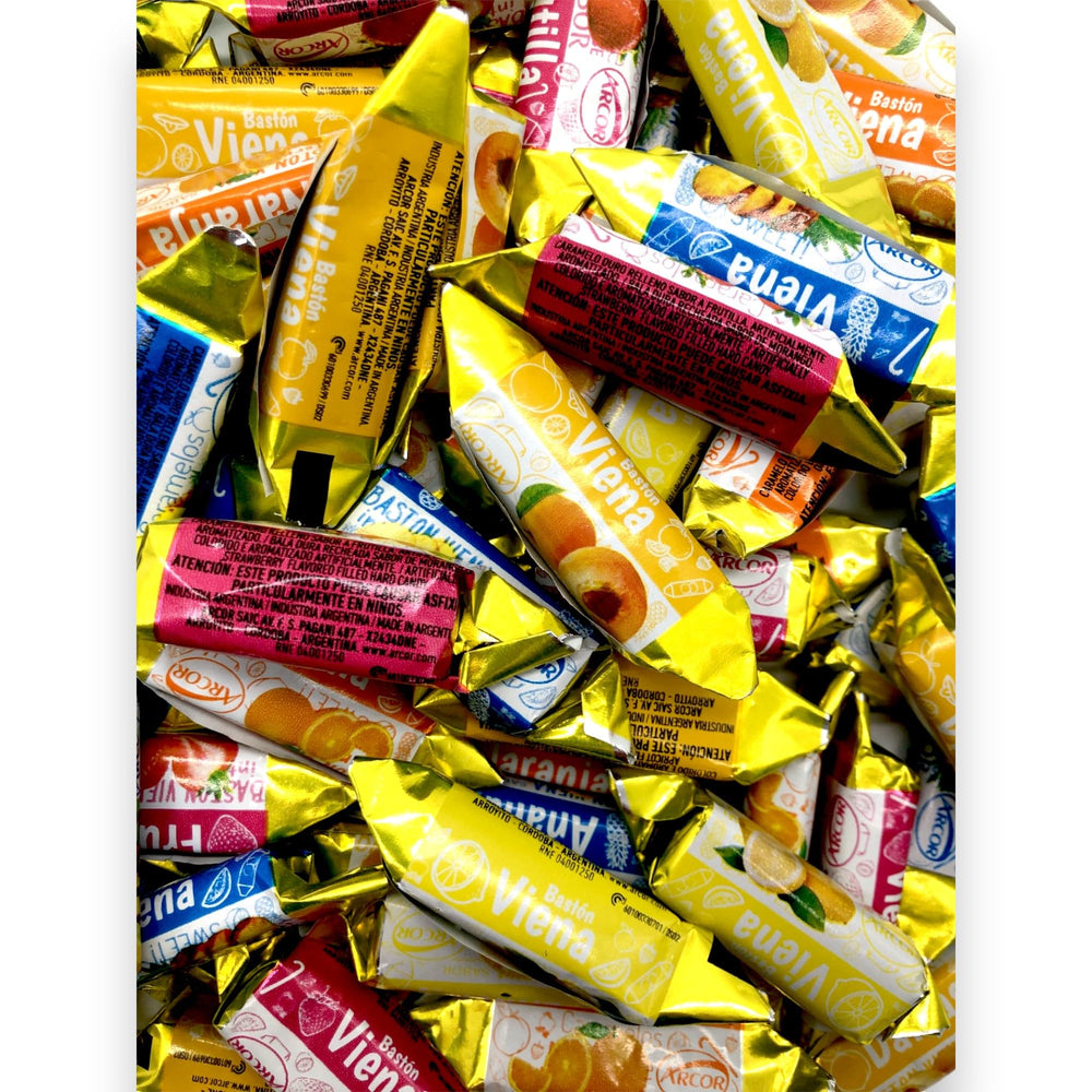 KLUB BULK close-up of candy cut to show fruit-filled center — clear texture contrast