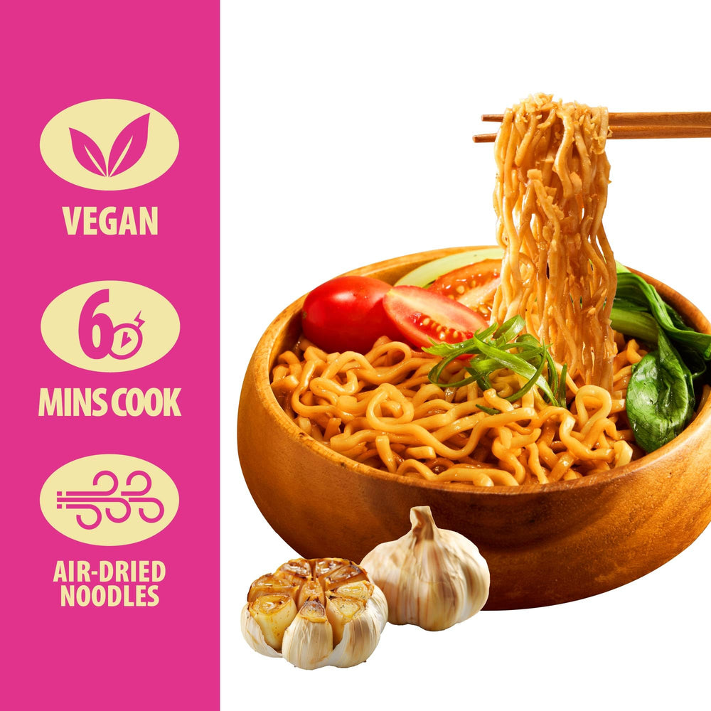 KUNGFOOD noodles boiling in pot indicating six-minute ready time