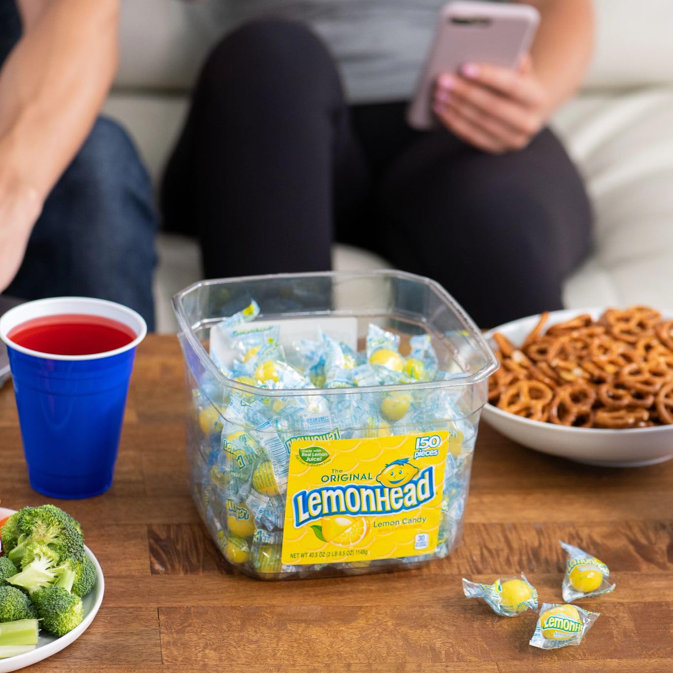 LEMONHEAD tub next to a soda can demonstrating 40.5 oz size
